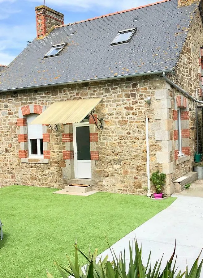 Holiday home Maison De Campagne Cosy Et Calme Roz-sur-Couesnon